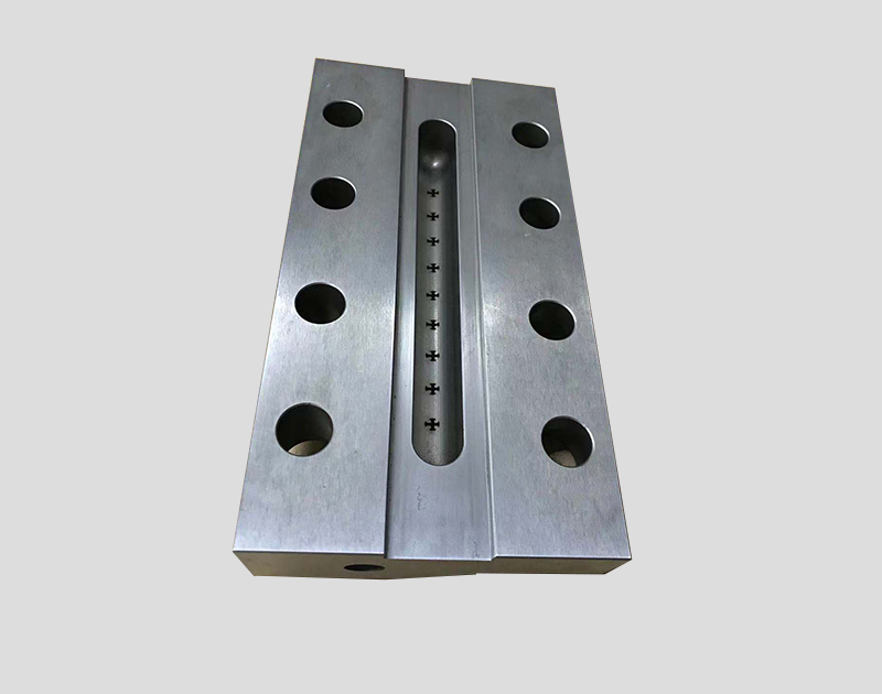 熱處理件機(jī)加工（擠出模頭）1